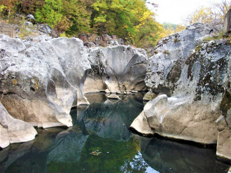 Еднодневна екскурзия в Западния Предбалкан - абразивни кладенци, пещерата с дървото, скален лабиринт, Божия мост и водна пещера - най-много природни чудеса в България на толкова малка площ!!!