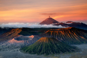 Индонезия - пътешествие сред изумителни острови, вулкани и изгреви от тях, джунгла, храмове, бит и култура на най-голямата мюсюлманска страна в света!!! Групата е потвърдена от 2019г! (4 СВОБОДНИ МЕСТА)